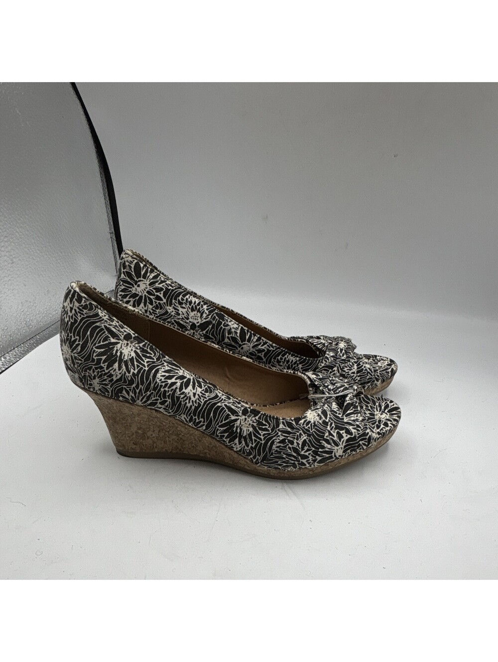 Dexflex comfort Womens 7.5 Black White Floral Bow Open Toe Wedge Slip On Heels